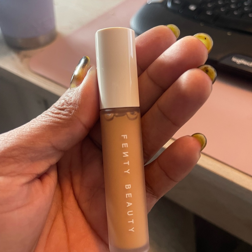 New in box Fenty Beauty PRO FILT’R instant retouch concealer